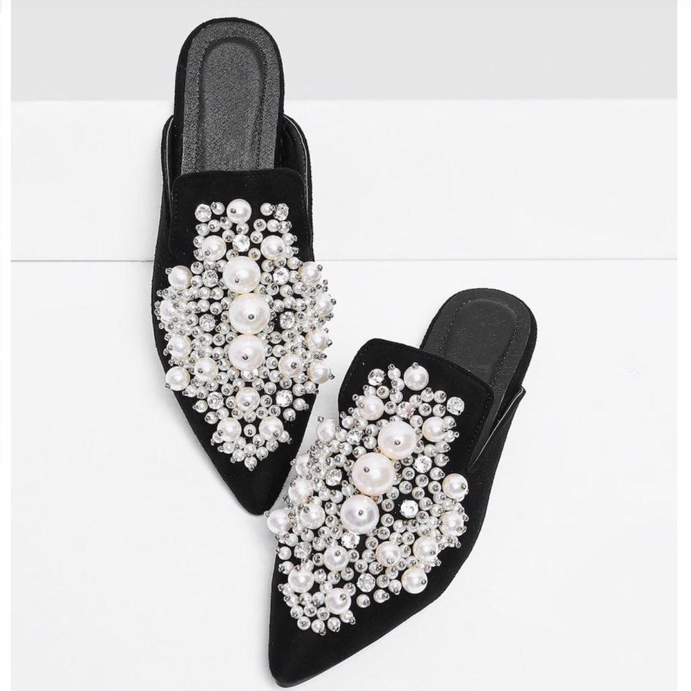 NWT Pearl Slides